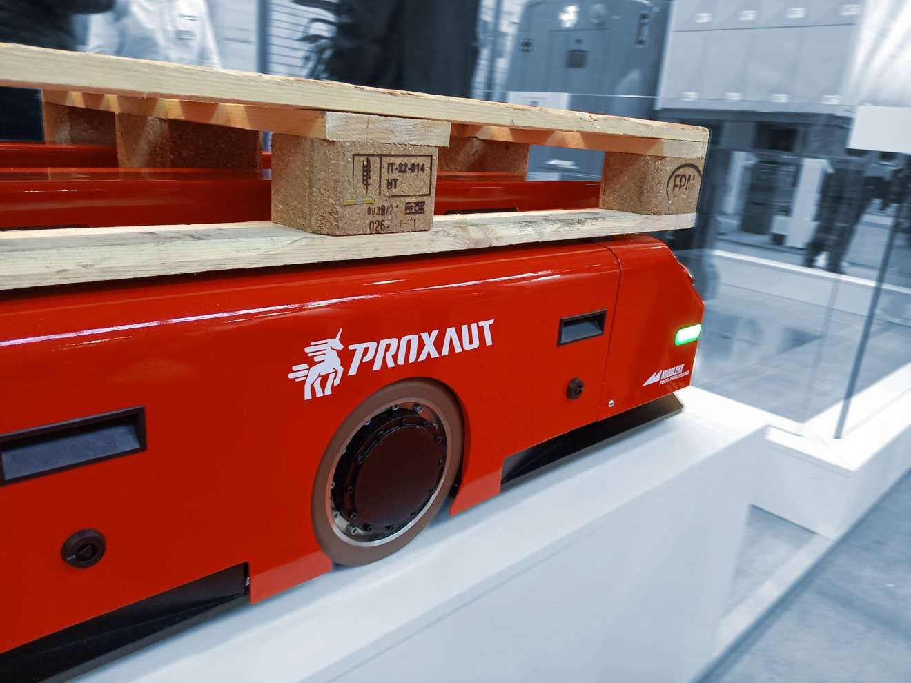 “Proxaut, la “sartoria dell’AGV”, dove si progettano e si realizzano modelli personalizzati, speciali, cuciti sulle esigenze del cliente” “Proxaut, la “sartoria dell’AGV”, dove si progettano e si realizzano modelli personalizzati, speciali, cuciti sulle esigenze del cliente”