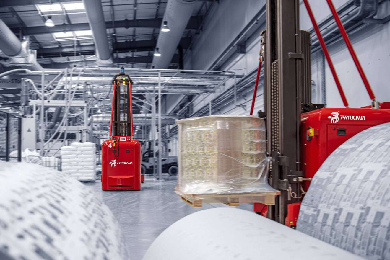 “Proxaut, la “sartoria dell’AGV”, dove si progettano e si realizzano modelli personalizzati, speciali, cuciti sulle esigenze del cliente” “Proxaut, la “sartoria dell’AGV”, dove si progettano e si realizzano modelli personalizzati, speciali, cuciti sulle esigenze del cliente”