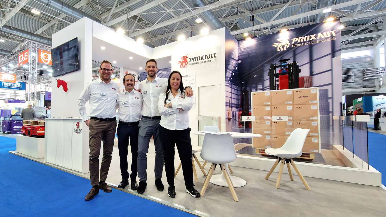 “Proxaut, la “sartoria dell’AGV”, dove si progettano e si realizzano modelli personalizzati, speciali, cuciti sulle esigenze del cliente” “Proxaut, la “sartoria dell’AGV”, dove si progettano e si realizzano modelli personalizzati, speciali, cuciti sulle esigenze del cliente”